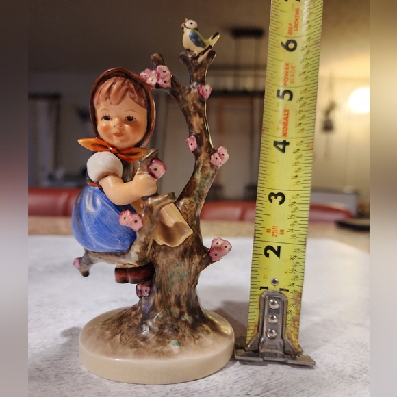 Goebel Hummel-Apple Tree Girl  Figurine/Girl Sitting in Tree with Bird On Branch - Picture 12 of 12